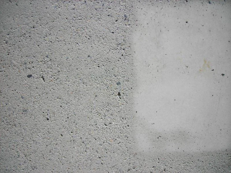 Aérogommage Valais Aérogommage doux sur pierre et bois pour nettoyage précis en Valais et Fribourg